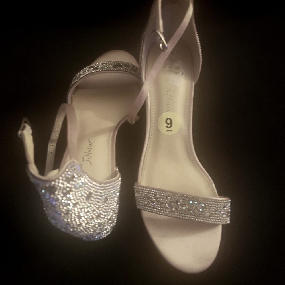 Betsy Johnson size 9.5 - SB Mari Champagne Rhinestone Shoes